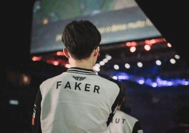 Zeus 生日快乐🎂 Hanwha Life Esports 官方： 让我们一起庆祝 Zeus 的生日