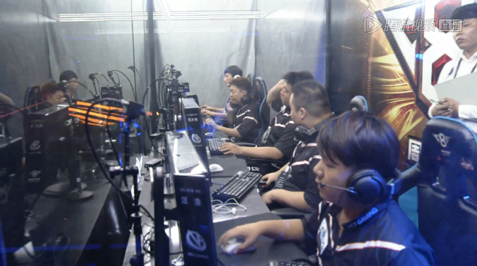 在今天BLG对阵WBG的比赛中，Xun使用蔚达成了在LPL的第100胜，是打野位第25位达成该成就的选手，恭喜Xun！