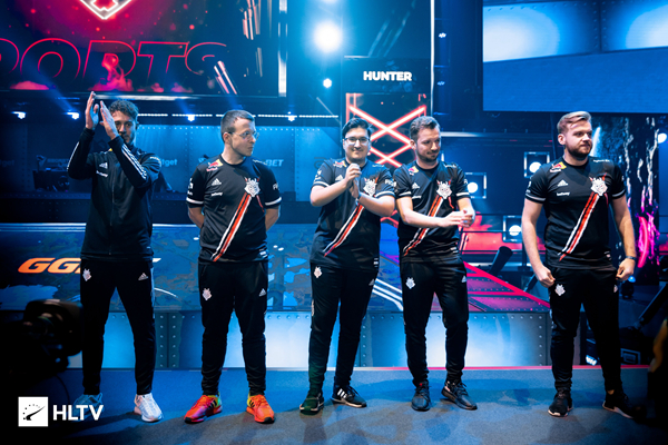 S联赛冠军被击败了？上单选手 Siwoo 展现了他的技能，作为 Dplus KIA 屠杀了整个战场，轻松击败了 T1 ！