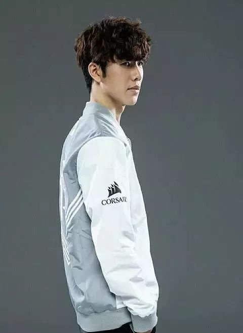 又是今天吗？Shanks在马路中间回城送出大礼，EDG惊险先下一城